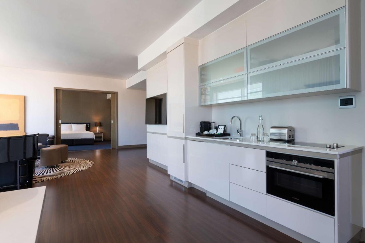 Radisson Blu Gautrain Hotel, Sandton 4*